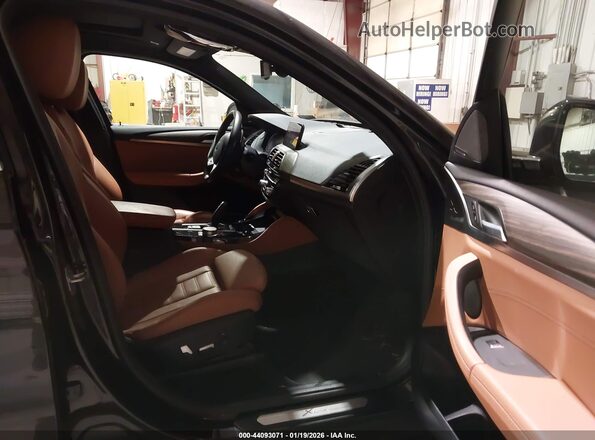 5UX2V1C04M9D87148 2021 BMW X4 Серый Вид салона спереди