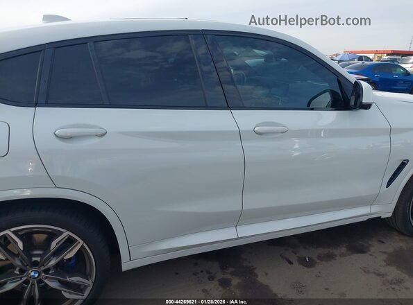 5UX2V5C04M9D93698 2021 BMW X4 White Widok wnętrza z tyłu