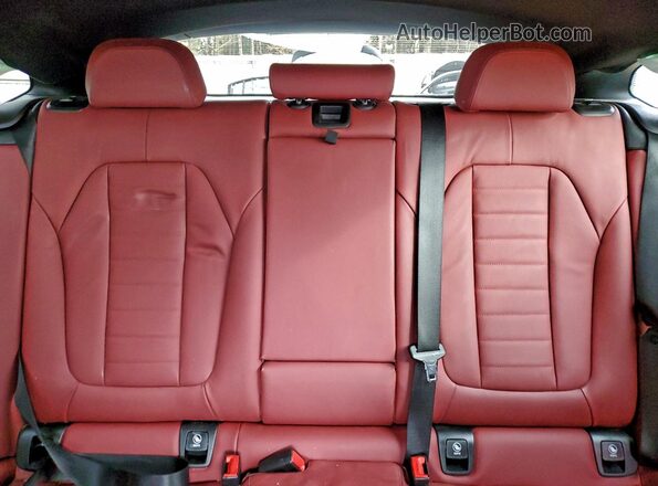 5UX2V5C05M9F33273 2021 BMW X4 White Widok tylnych siedzeń