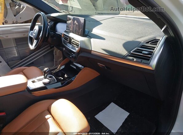 5UX33DT09P9P80799 2023 BMW X4 White Вид салону спереду