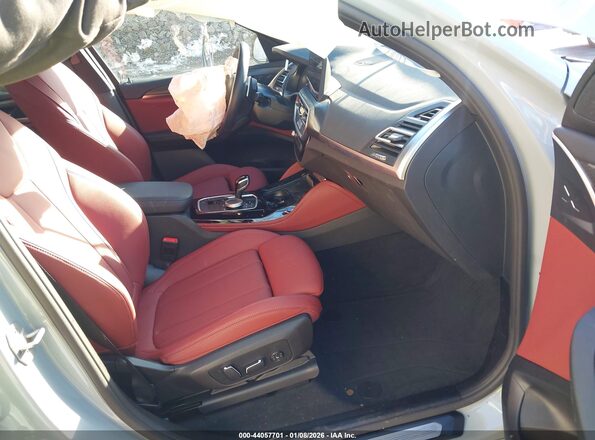 5UX33DT0XS9Z61810 2025 BMW X4 Gray წინა სალონის ხედი