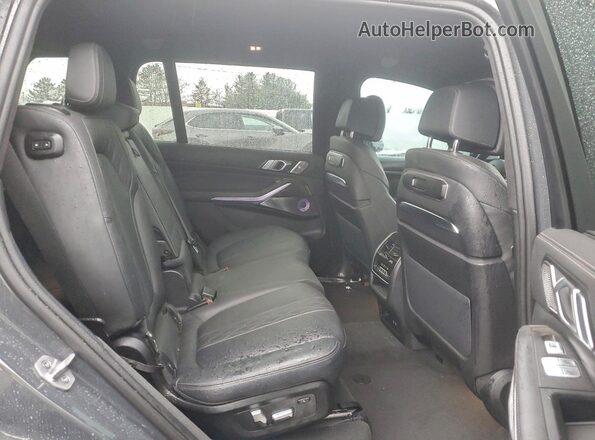 5UX33EM05R9T62618 2024 BMW X7 Gray უკანა სალონის ხედი