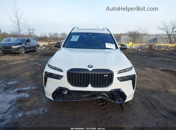 5UX33EM07R9U16162 2024 BMW X7 White Вид щитка приладів
