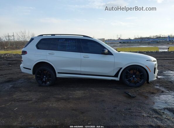 5UX33EM07R9U16162 2024 BMW X7 White Вид задньої частини салону