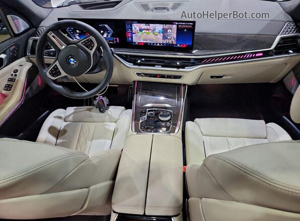 5UX33EM09T9045559 2026 BMW X7 White Widok deski rozdzielczej