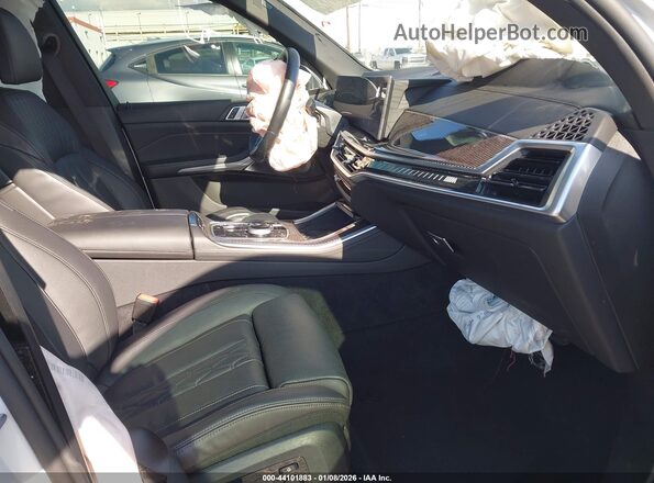 5UX33EU02S9Y01313 2025 BMW X5 White Вид салону спереду