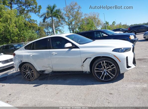 5UX33EX01R9U30683 2024 BMW X6 White Вид задньої частини салону