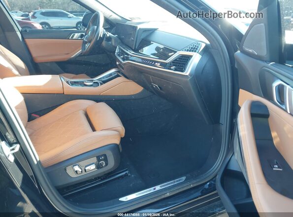 5UX33EX01S9X93832 2025 BMW X6 Black Вид салону спереду
