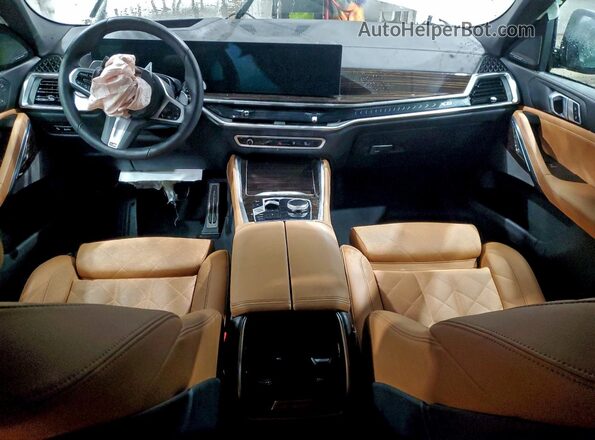 5UX33EX04T9113861 2026 BMW X6 White Vista del salpicadero