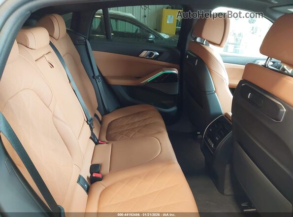 5UX33EX05S9Z55414 2025 BMW X6 Gray VIN կոդի պիտակի տեսք