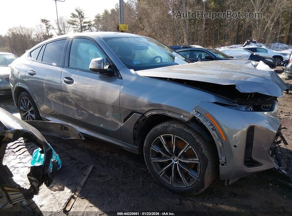 5UX33EX07S9X50533 2025 BMW X6 Silver Widok wnętrza z tyłu