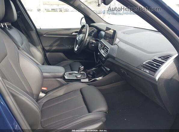 5UX43DP07N9M15503 2022 BMW X3 Blue Vista interior delantera