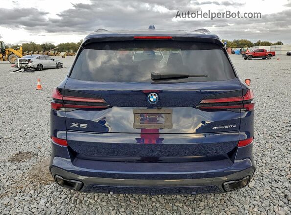5UX43EU02R9U06417 2024 BMW X5 Blue Widok z tyłu