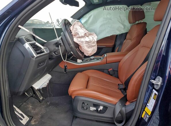 5UX43EU02R9U06417 2024 BMW X5 Blue Widok wnętrza z przodu