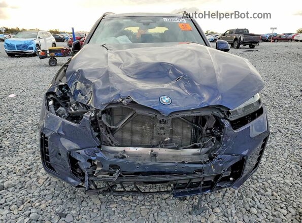 5UX43EU02R9U06417 2024 BMW X5 Blue Widok z przodu