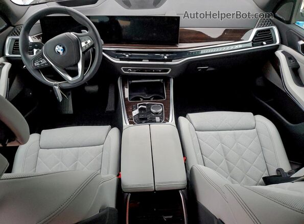 5UX43EU02S9Y67204 2025 BMW X5 Gray Widok deski rozdzielczej