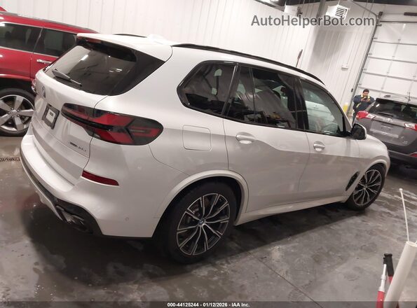 5UX43EU09S9X02623 2025 BMW X5 White სალონის 360-გრადუსიანი ხედი
