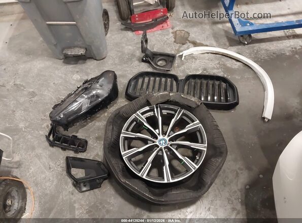 5UX43EU09S9X02623 2025 BMW X5 White 