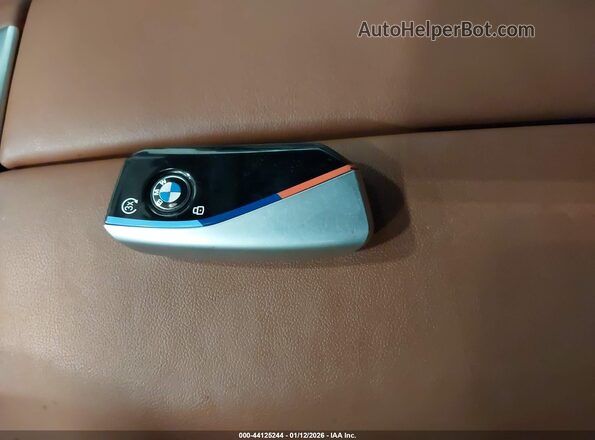 5UX43EU09S9X02623 2025 BMW X5 White წინა პანელის ხედი