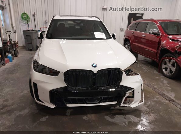5UX43EU09S9X02623 2025 BMW X5 White უკანა სალონის ხედი