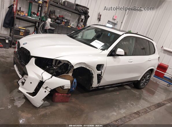 5UX43EU09S9X02623 2025 BMW X5 White 