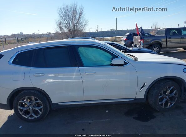 5UX53DP00P9N94037 2023 BMW X3 White Widok wnętrza z tyłu