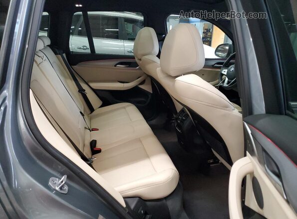 5UX53DP09P9S97784 2023 BMW X3 Silver Вид задньої частини салону