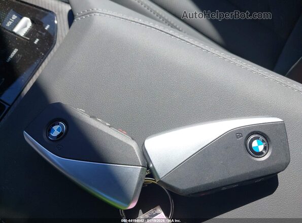 5UX53GP08S9092578 2025 BMW X3 Red Dashboard view