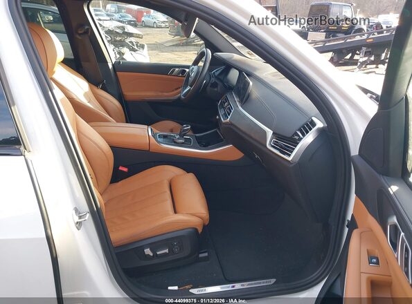 5UXCR6C01N9L85930 2022 BMW X5 White Widok wnętrza z przodu