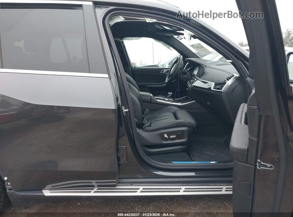 5UXCR6C05P9P49639 2023 BMW X5 Gray Vista interior delantera