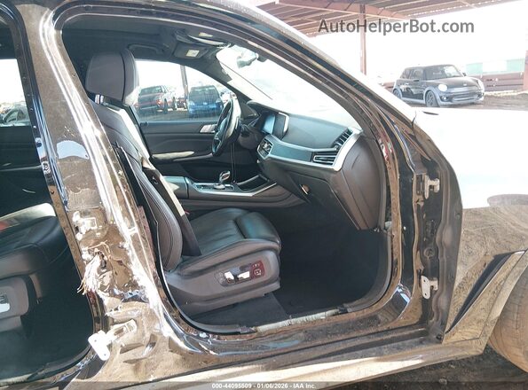 5UXCW2C00L9C79356 2020 BMW X7 Черный Вид салона спереди