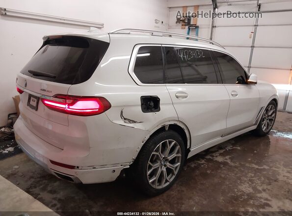 5UXCW2C00M9D78485 2021 BMW X7 White Front view