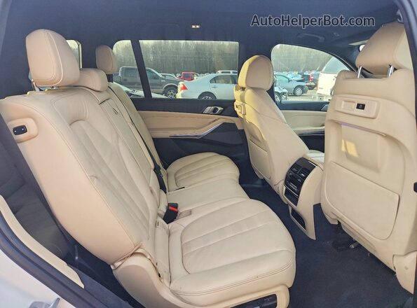5UXCW2C00M9E44548 2021 BMW X7 White Rear interior view