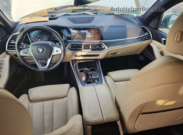 5UXCW2C00M9E44548 2021 BMW X7 White Dashboard view