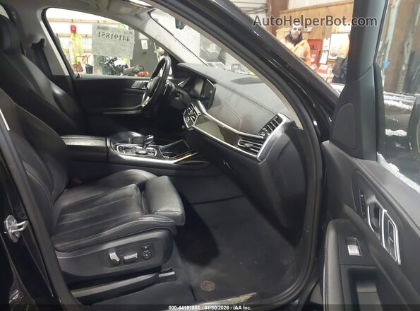 5UXCW2C00M9F66858 2021 BMW X7 Black Вид салону спереду