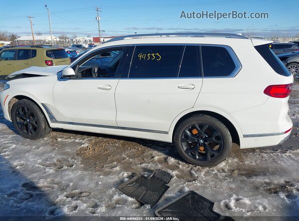 5UXCW2C00N9M49974 2022 BMW X7 White 