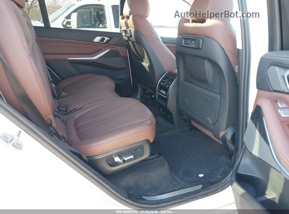 5UXCW2C00N9M49974 2022 BMW X7 White 