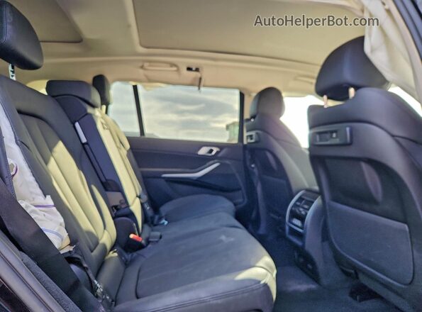 5UXCW2C00N9M53362 2022 BMW X7 Black Rear interior view