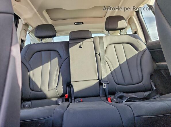 5UXCW2C00N9M53362 2022 BMW X7 Black Rear seats view