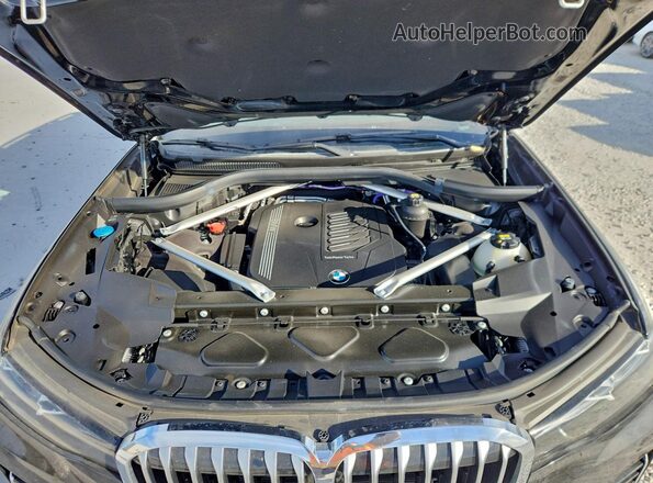 5UXCW2C00N9M53362 2022 BMW X7 Black Engine compartment view