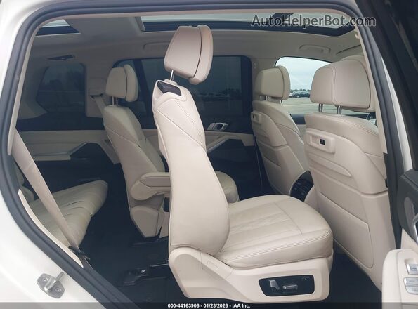 5UXCW2C01L9C50836 2020 BMW X7 White Вид наклейки з VIN-кодом