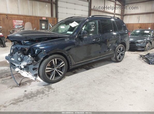 5UXCW2C01M9F19564 2021 BMW X7 Blue Front left