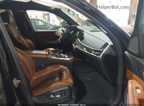 5UXCW2C01M9F19564 2021 BMW X7 Blue Front interior view