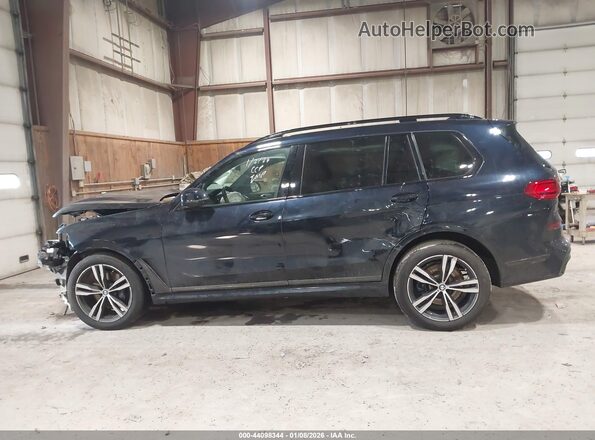 5UXCW2C01M9F19564 2021 BMW X7 Blue 360 interior view