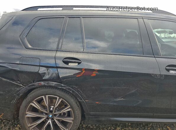5UXCW2C01N9M30821 2022 BMW X7 Black Widok wnętrza z tyłu