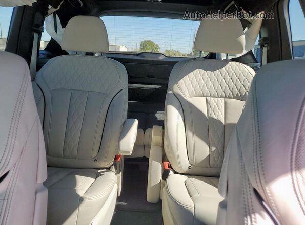 5UXCW2C03M9E27100 2021 BMW X7 White Rear seats view