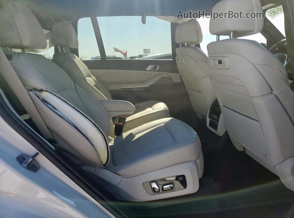 5UXCW2C03M9E27100 2021 BMW X7 White Rear interior view