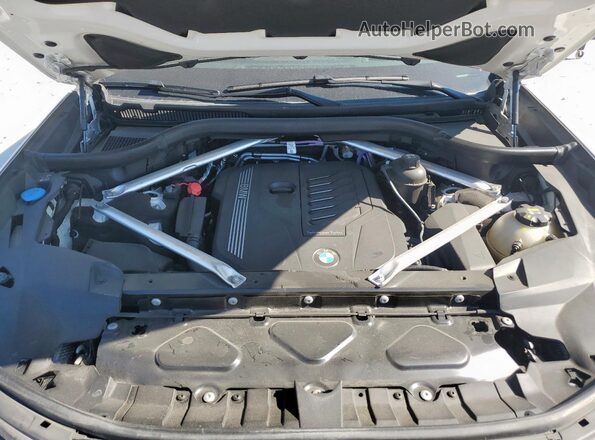 5UXCW2C03M9E27100 2021 BMW X7 White Engine compartment view