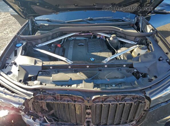 5UXCW2C04M9F19140 2021 BMW X7 Black ძრავის განყოფილების ხედი