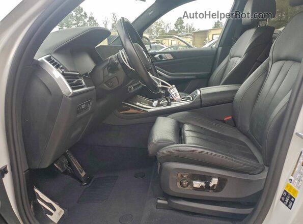 5UXCW2C04M9F87244 2021 BMW X7 White Вид салону спереду